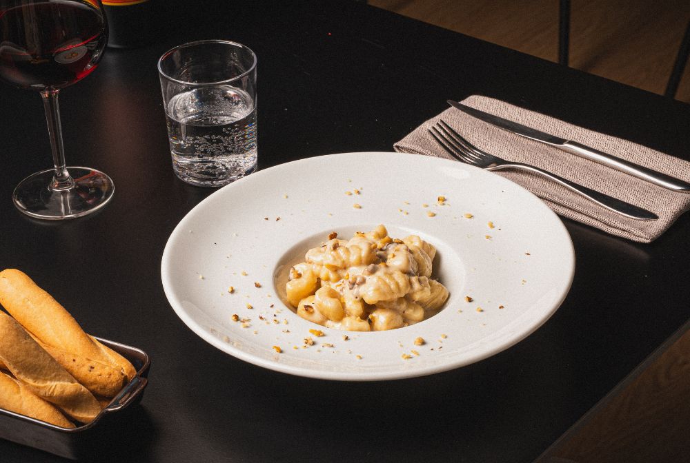 Marezzato - Brace di Terra e Mare Gnocchi di patate al blu di capra e noci
